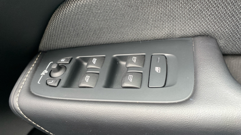 Volvo Xc60 2.0 B5P R DESIGN 5dr AWD Geartronic Petrol Estate